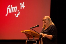 3. Filmproduzentin Uschi Reich hielt die Laudatio auf Ehrenpreistraegerin und Freundin Barbara von Weitershausen
